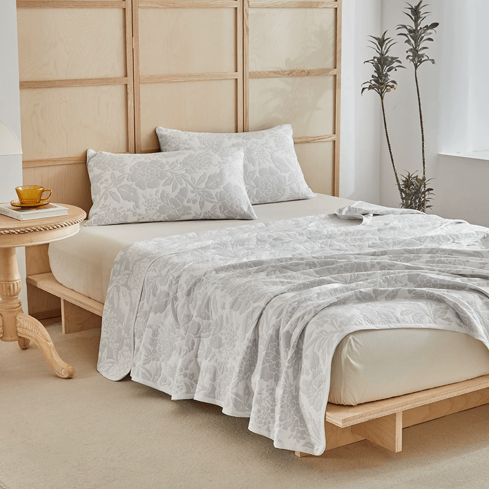 Cotton Simple Peony Jacquard Bedding Set - image 1