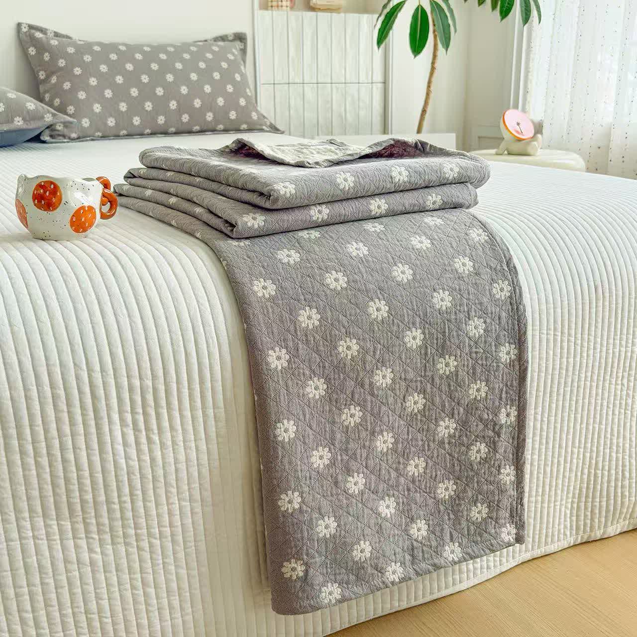 Gray Floral Jacquard Cotton Quilt - image 4