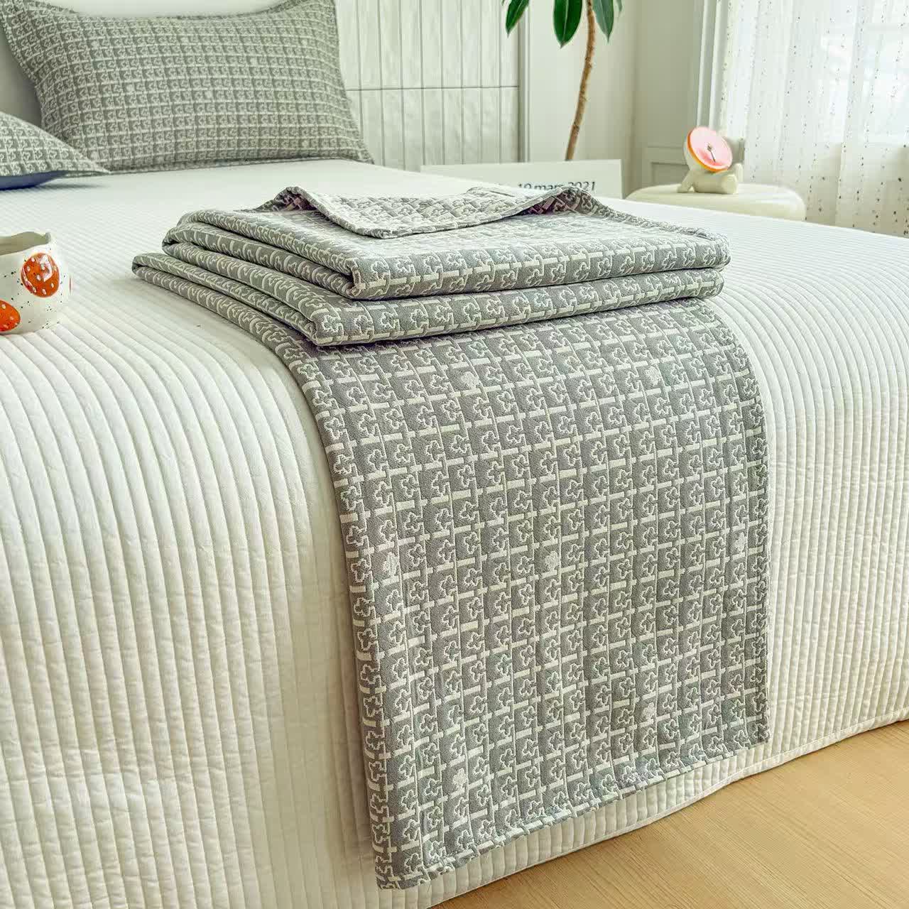 Modern Geometric Pattern Jacquard Cotton Quilt - image 12