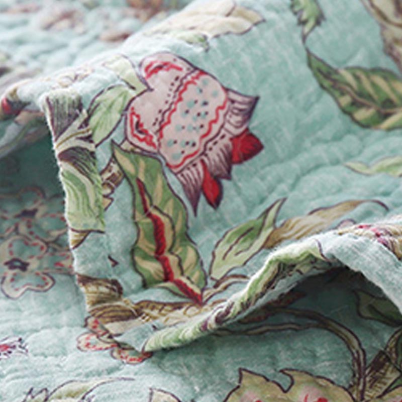 Vintage Flower Quilt with Pillow Shams - image 12