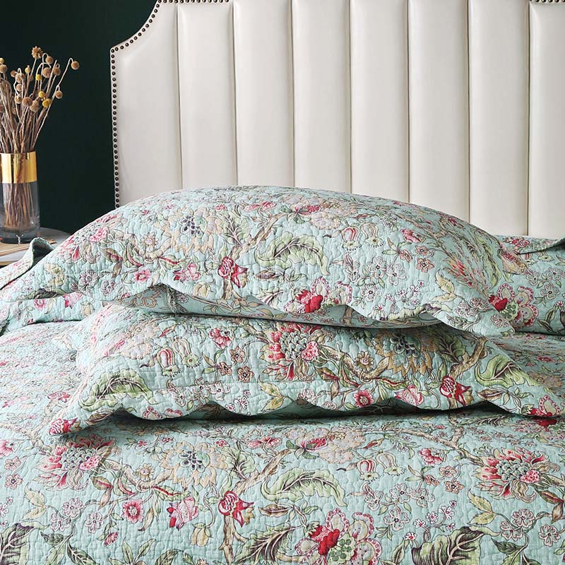 Vintage Flower Quilt with Pillow Shams - image 4