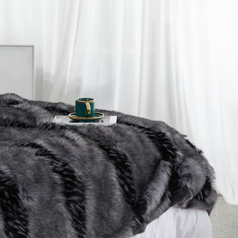 Luxurious Winter Faux Fur Throw Blanket - image 8