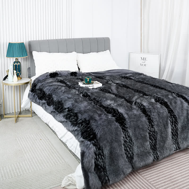 Luxurious Winter Faux Fur Throw Blanket - image 7