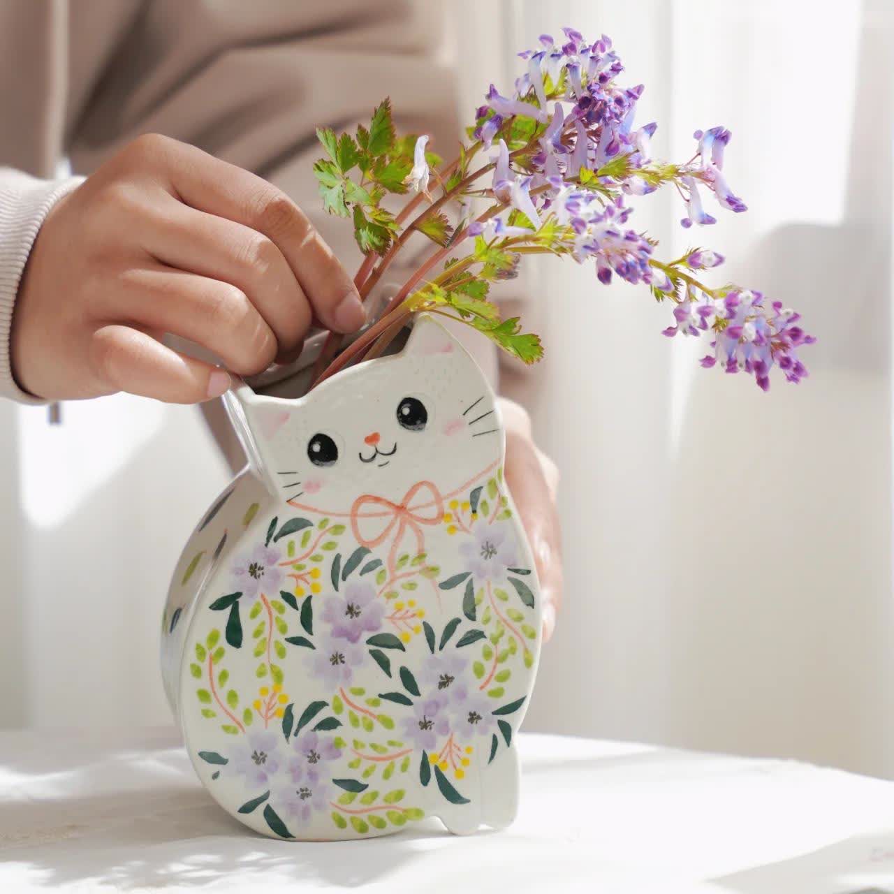 Creative Hand-painted Cat-shaped Ceramic Vase - image 0