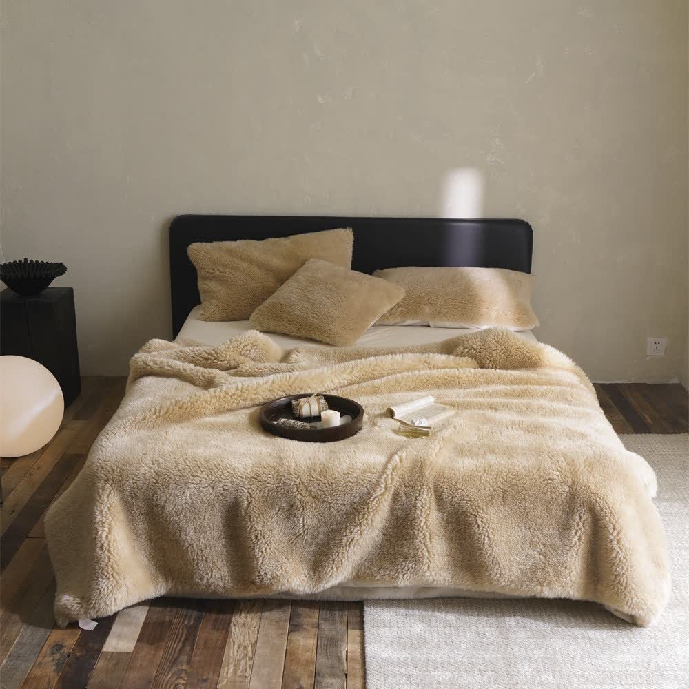 Solid Color Double-sided Fleece Blanket - image 1
