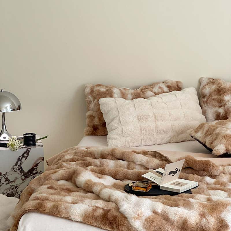 Luxurious Gradient Soft Throw Blanket - image 3