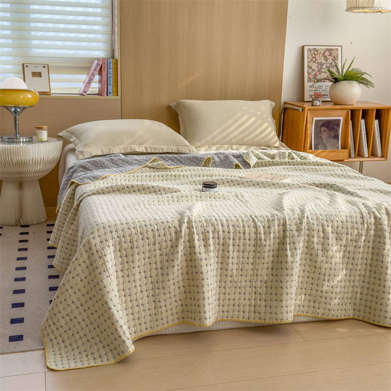 Breathable Three Layers Cotton Gauze Quilt - image 4