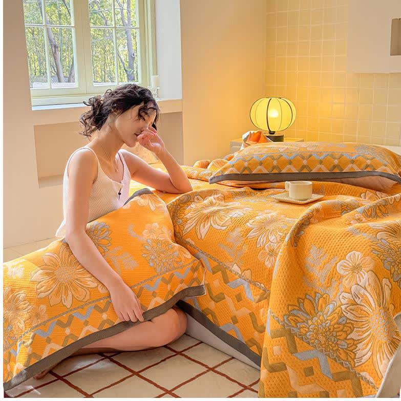 Elegant Flower Lightweight Cotton Gauze Quilt - image 2