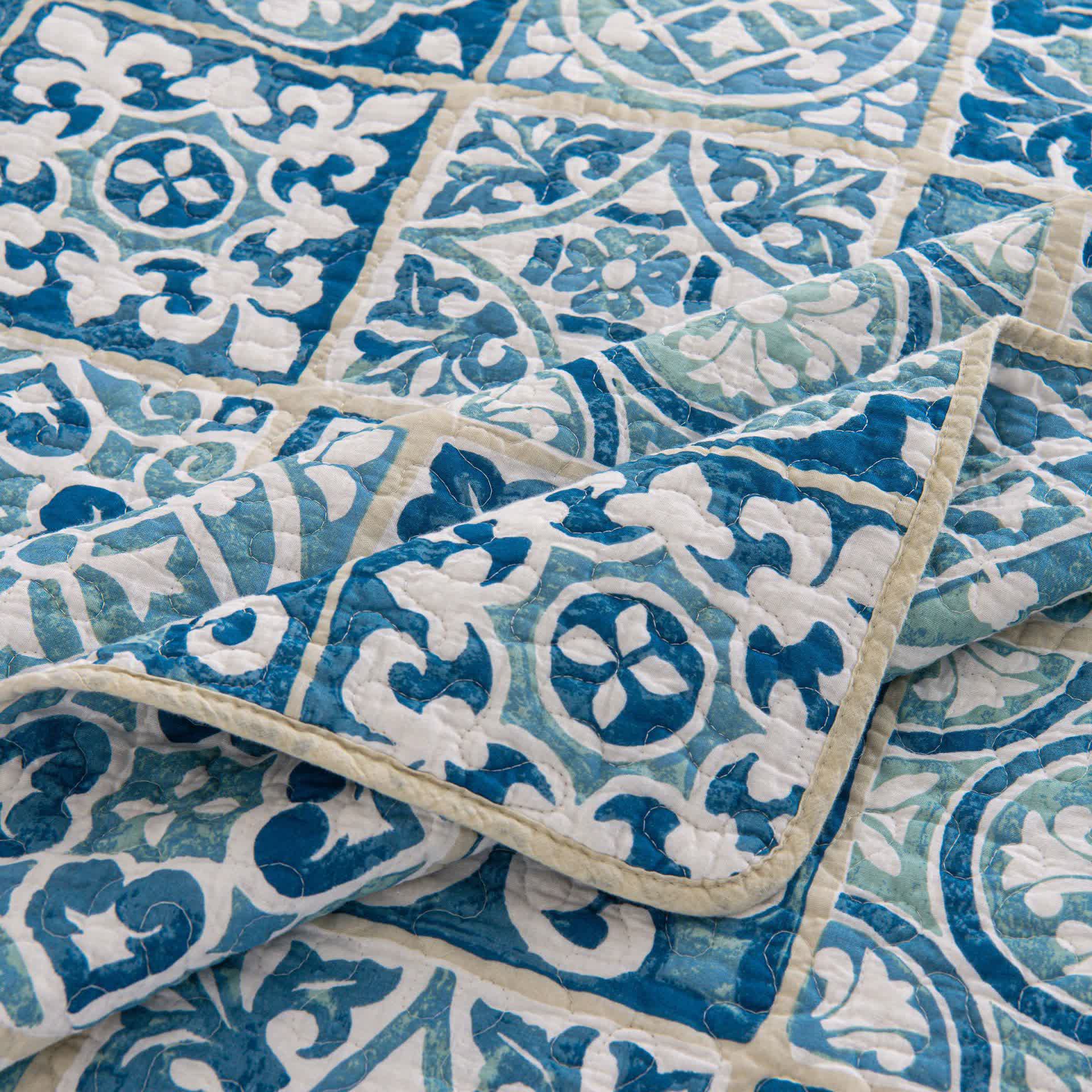 Retro Luxurious Checkered Geometric pattern Coverlet - image 3