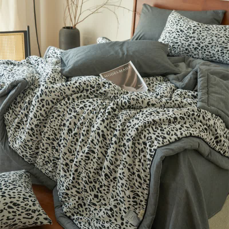 Leopard Print Natural Cotton Gauze Quilt - image 4