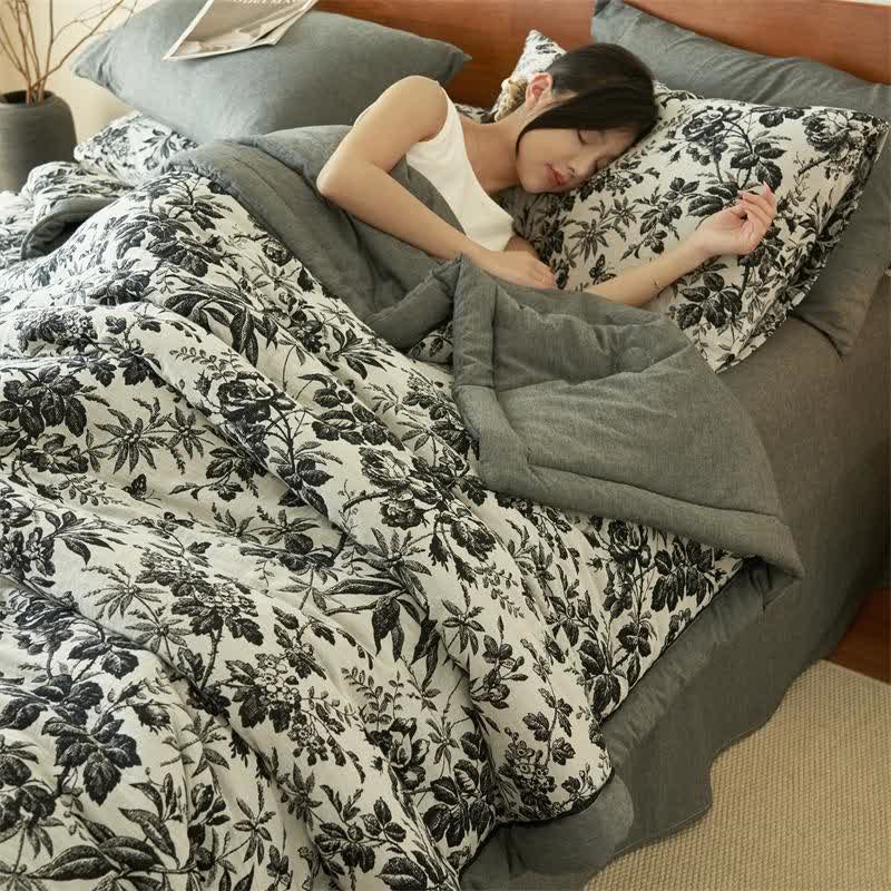 Black Camellia Natural Cotton Gauze Quilt - image 3