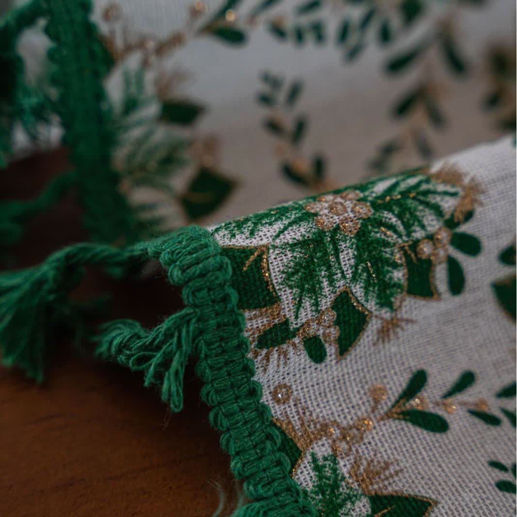 Christmas Floral Edelweiss Print Tablecloth - image 4