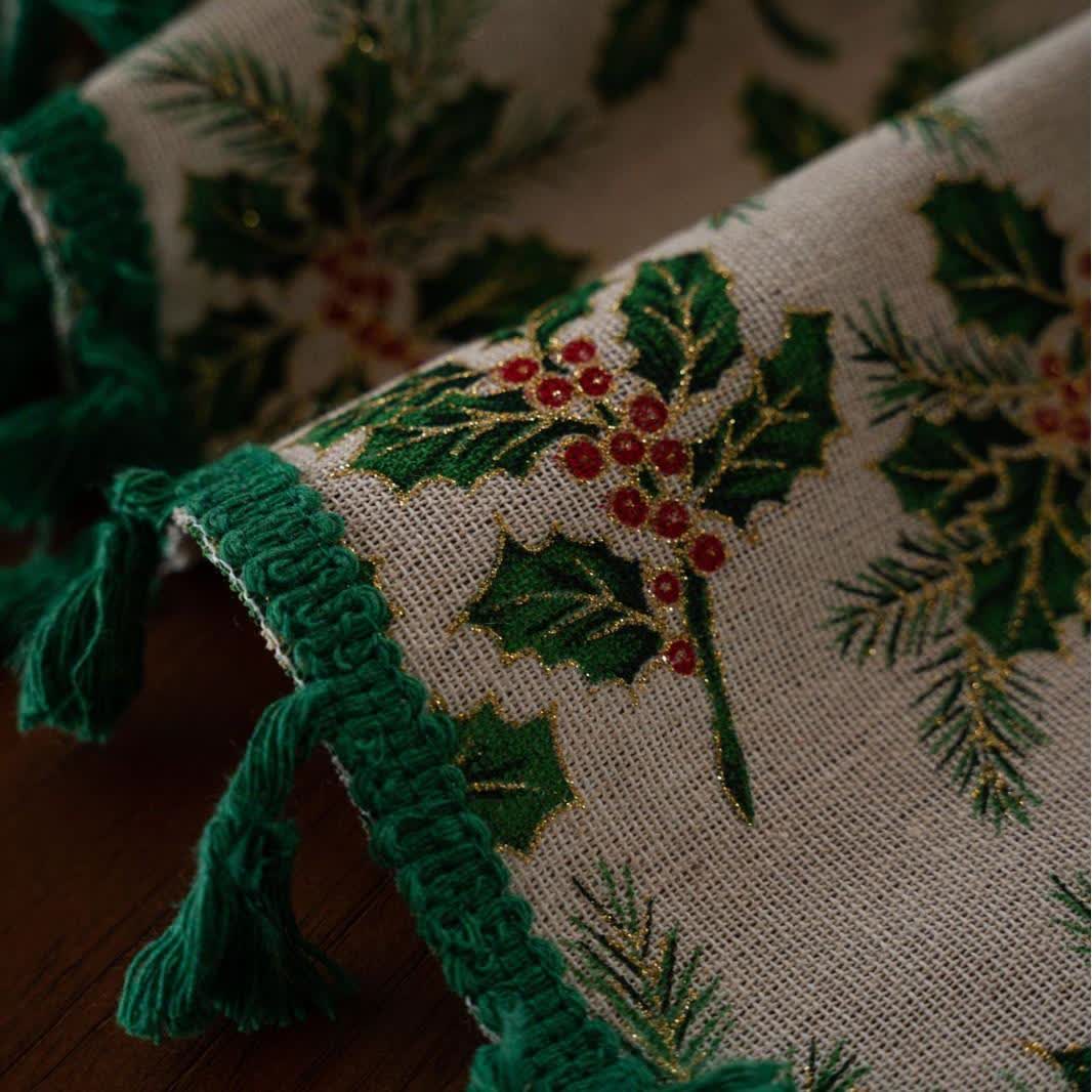Christmas Holly Leaf Print Tablecloth - image 4