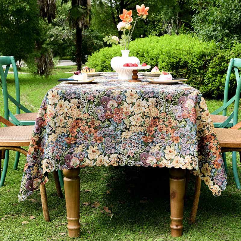 Luxurious Floral Scalloped Edge Tablecloth - image 1