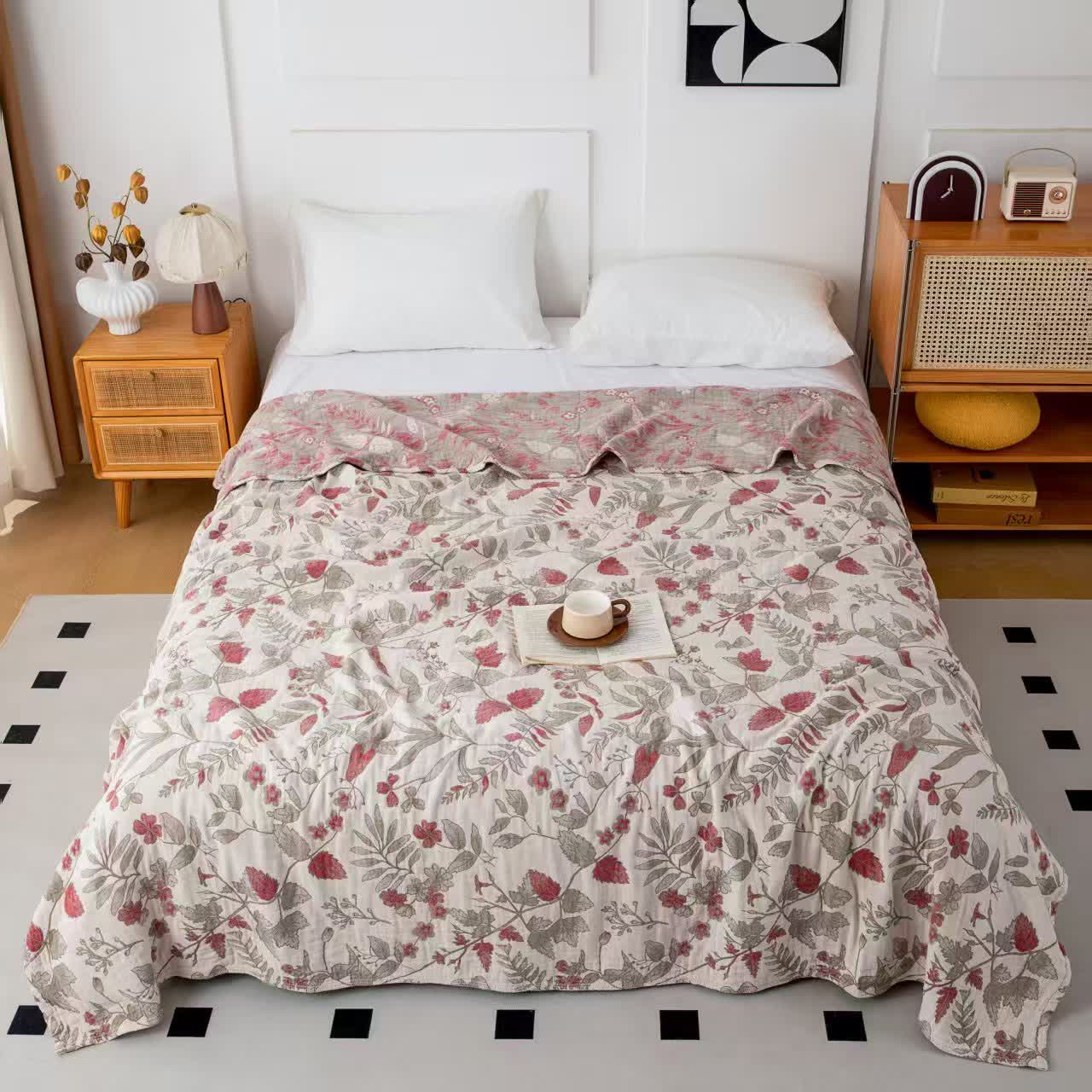 Floral Cotton Multi-layer Gauze Quilt - Red - Queen - image 0