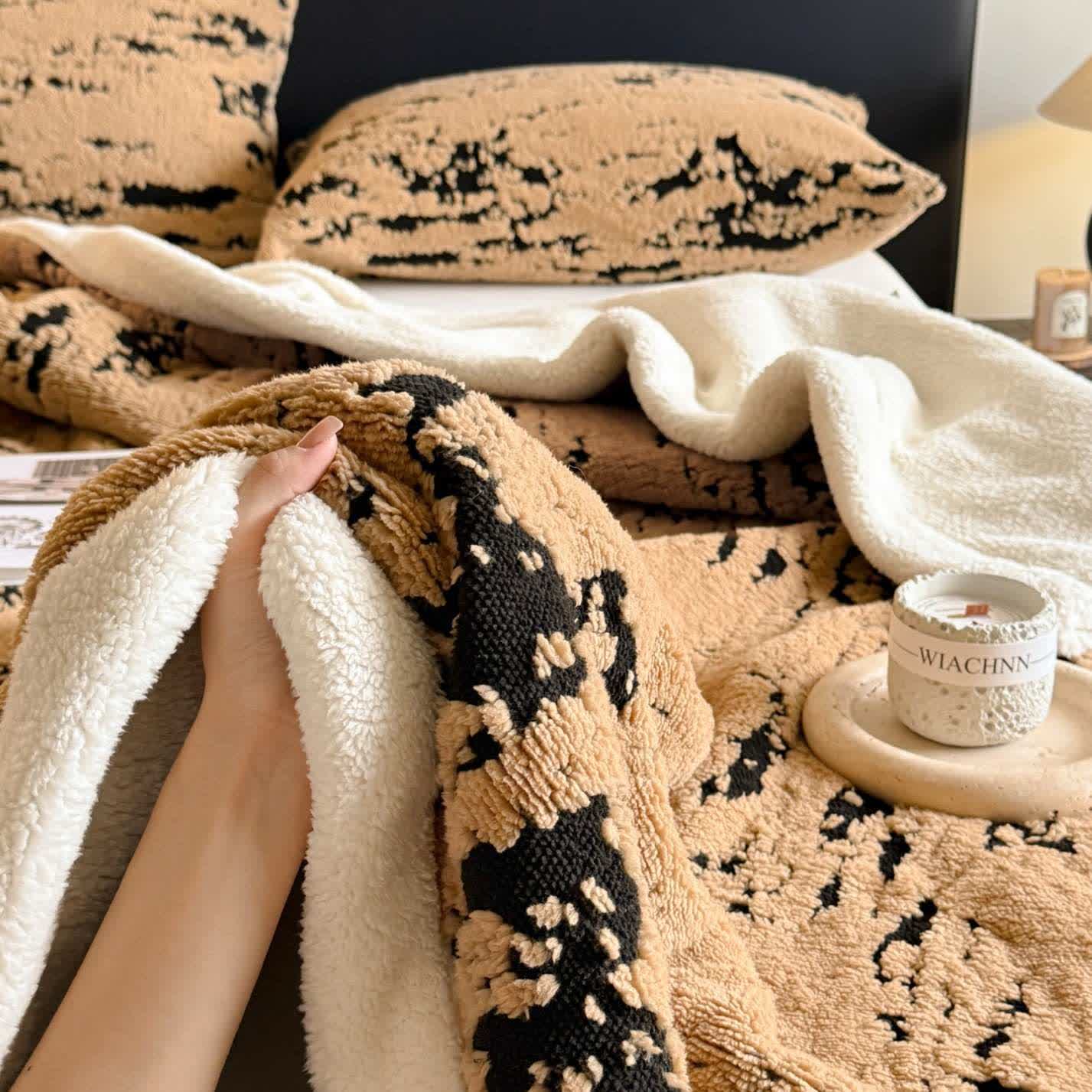 Artistic Gradient Sherpa Throw Blanket - image 11