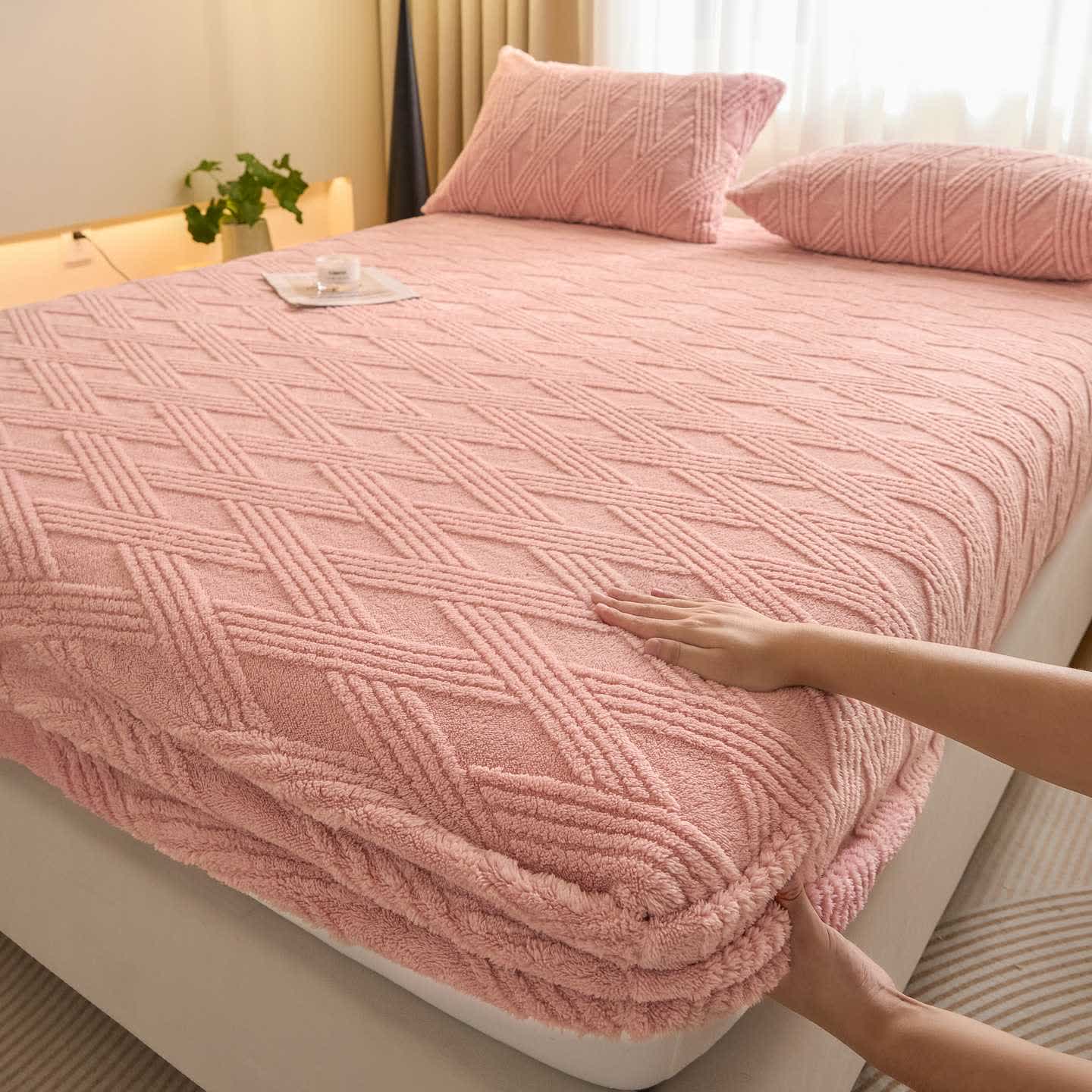 Striped Diamond Fleece Warm Fitted Sheet - Pink - Sheet with 2PCS Pillowcases - King - image 0