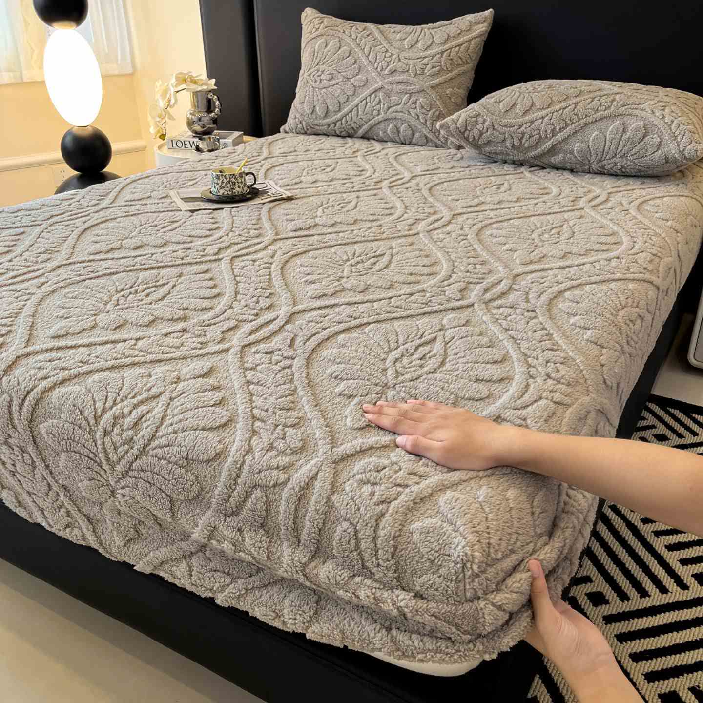 Wave Floral Fleece Warm Fitted Sheet - Light Gray - Sheet with 2PCS Pillowcases - King - image 4