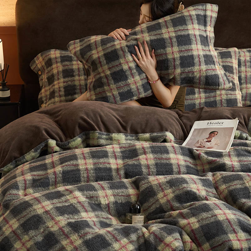 Classic Plaid Cozy Thick Bedding Set (4PCS) - image 1
