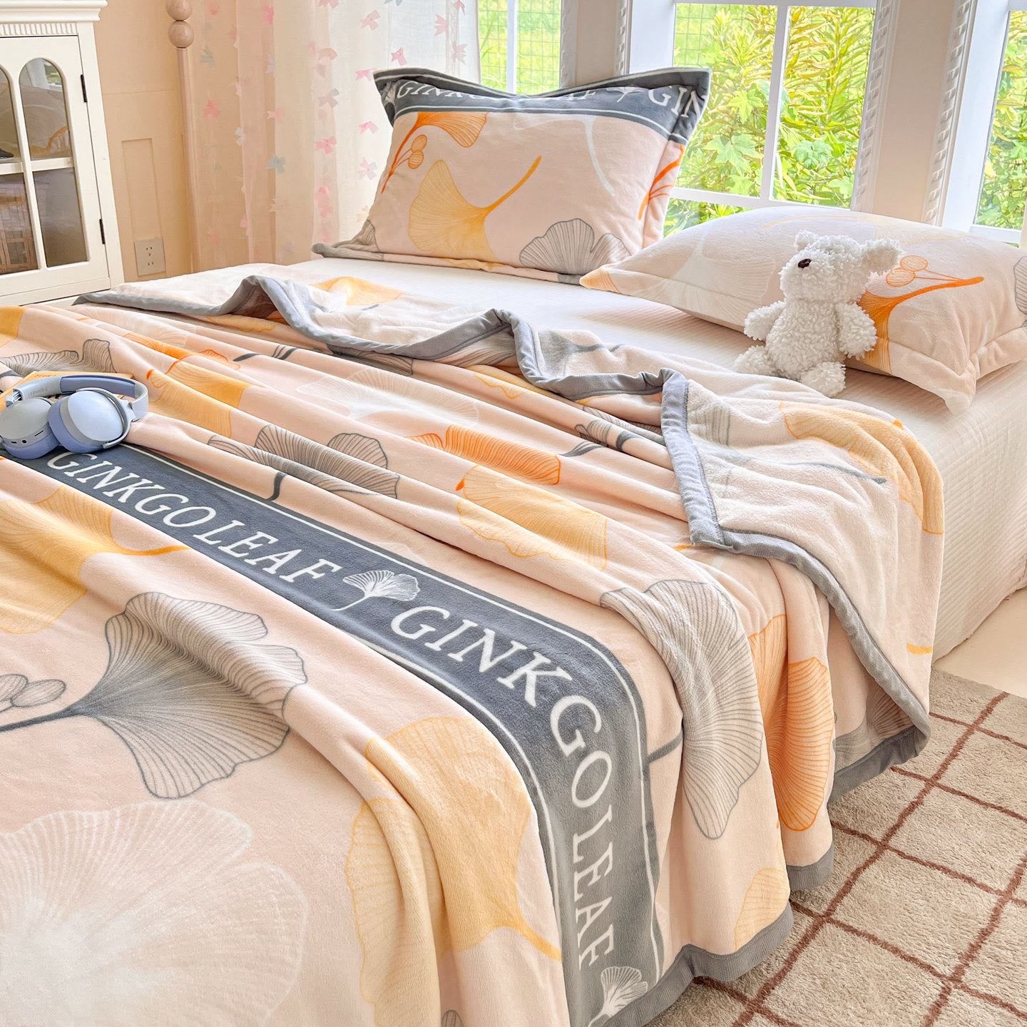 Ginkgo Leaf Cozy Warm Throw Blanket - image 4