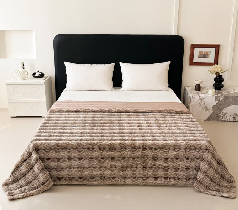 Faux Fur Wavy Jacquard Plush Blanket - image 5