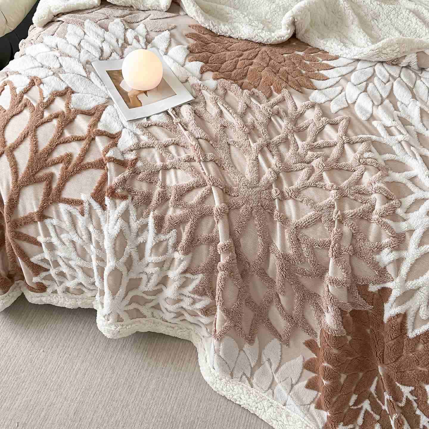 Floral-inspired Jacquard Sherpa Blanket - image 7