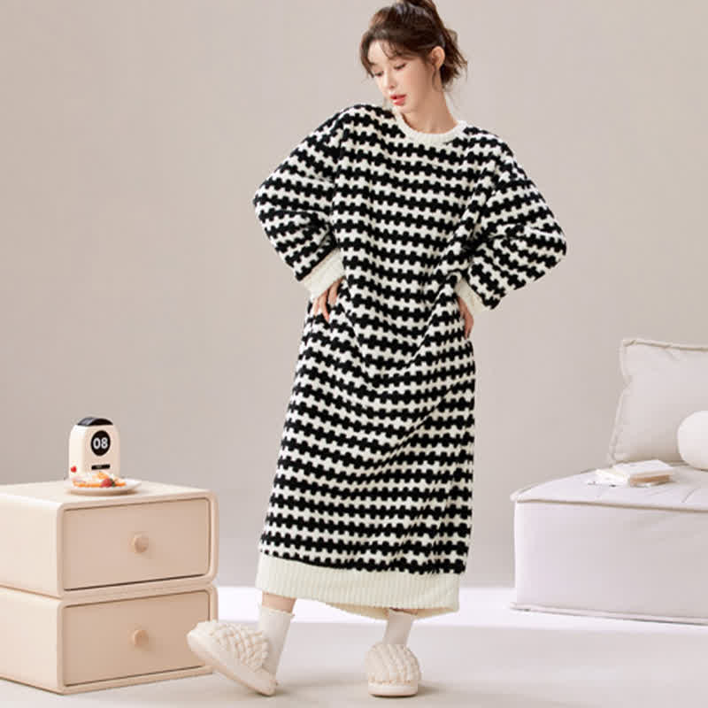 Round Neck Houndstooth Pattern Plush Nightgown - image 2