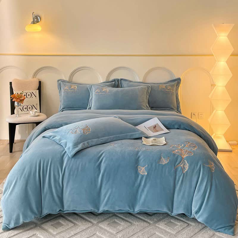 Ginkgo Leaf Embroidered Plush Bedding Set(4PCS) - Royal Blue - King - image 1