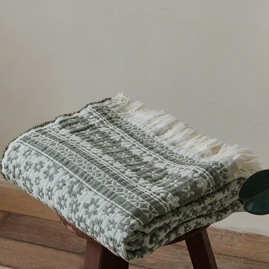 Daisy Pattern Cotton Tassel Blanket - 55"W x 75"L - image 0
