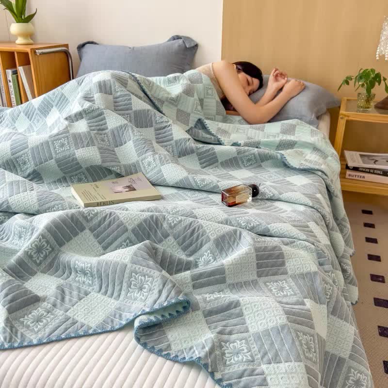 Floral Diamond Cotton Triple Gauze Quilt - image 1