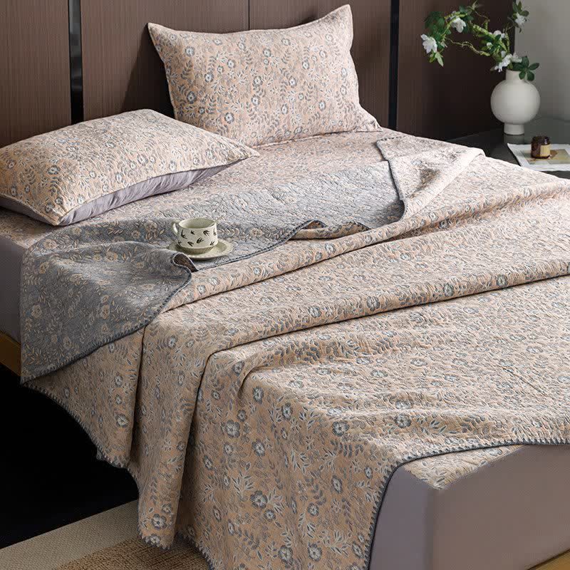 Soft Ditsy Floral 3-Layer Cotton Gauze Quilt - image 0