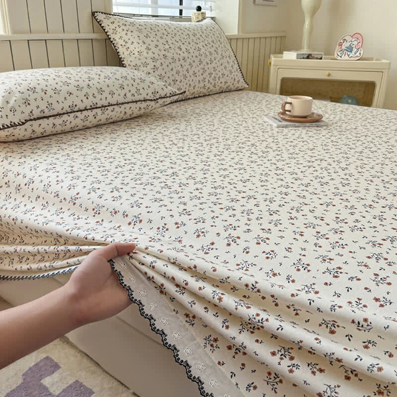 Vintage Floral Cotton Bedspread with Scalloped Trim - image 4