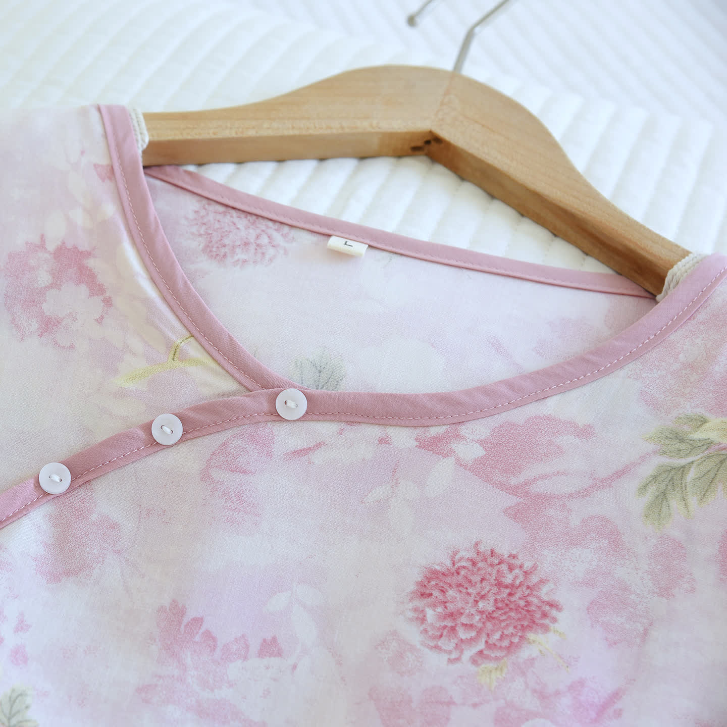 Hydrangea Floral Padded  Cropped Pants Nightwear - image 3