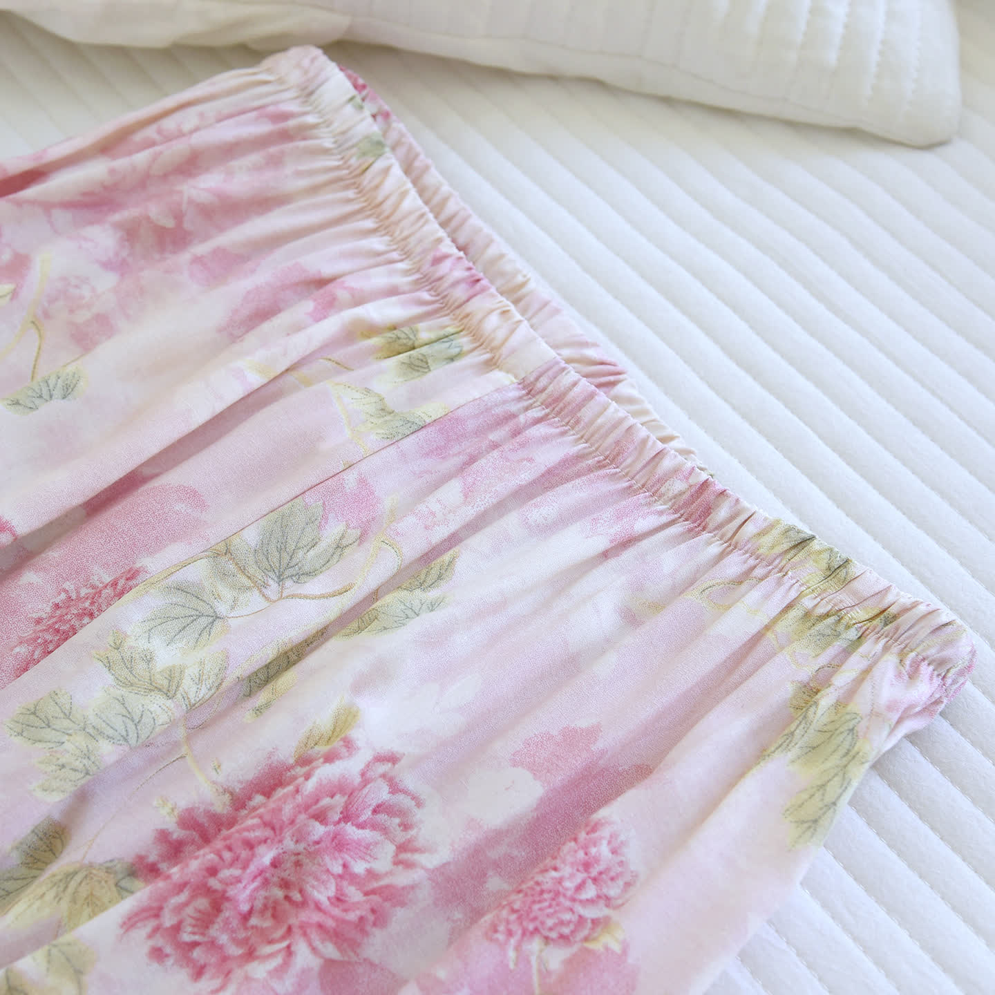 Hydrangea Floral Padded  Cropped Pants Nightwear - image 9