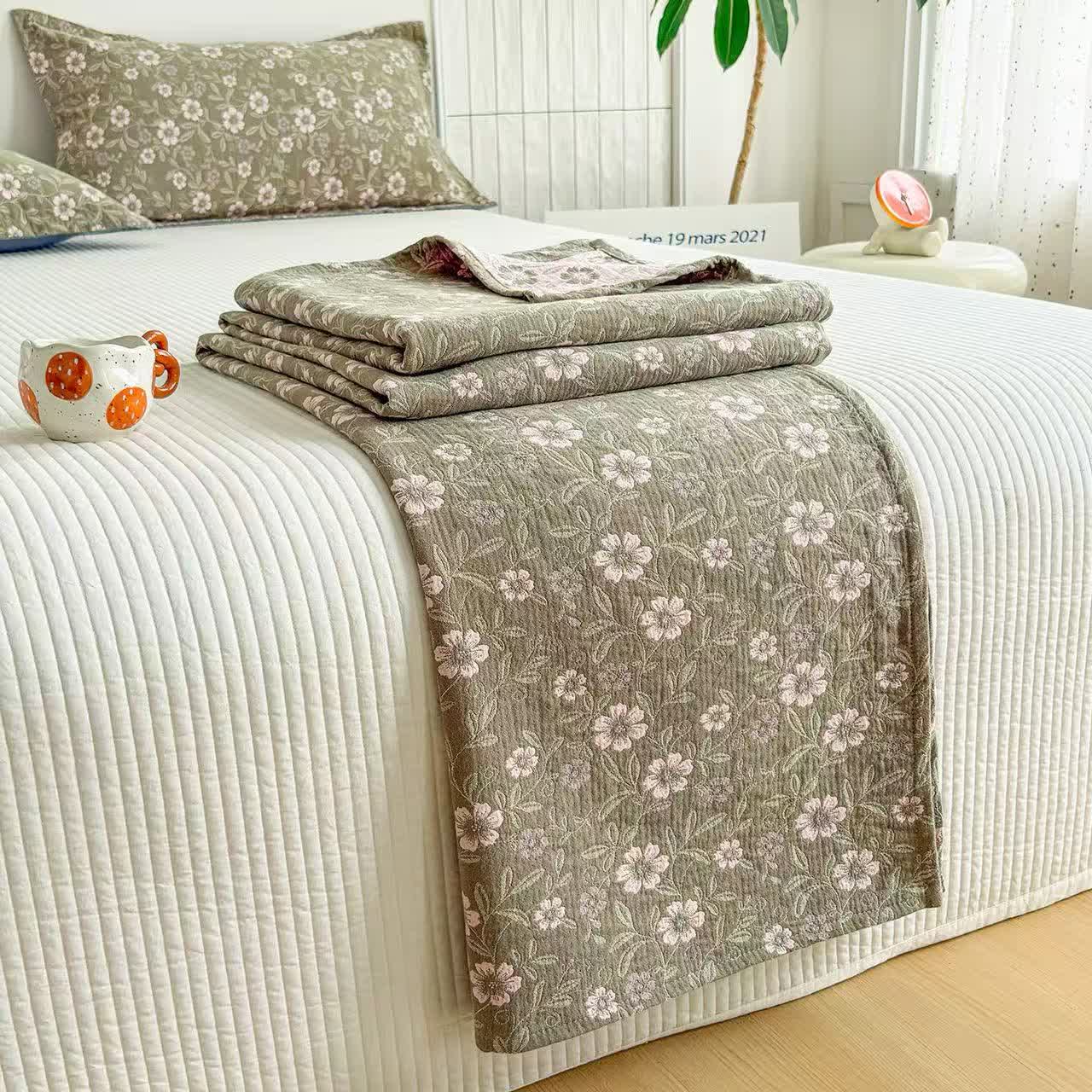 Reversible Rustic Flower Jacquard Cotton Quilt - image 3