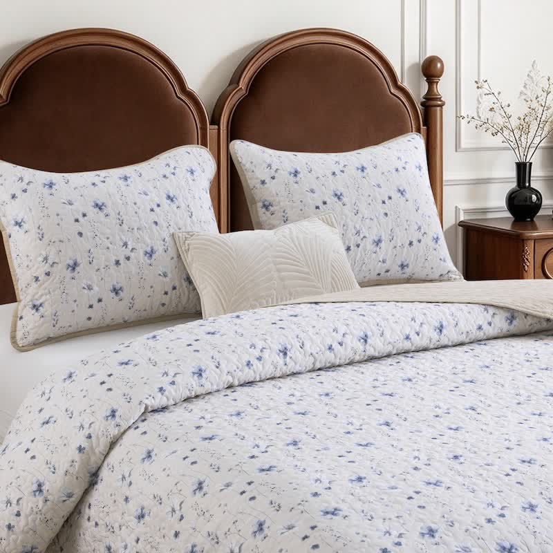 Blue Watercolor Flower Cotton Quilt Set - Creamy White - Quilt with 2PCS Pillowcases - King - image 0