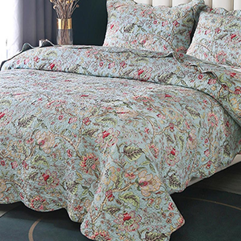 Vintage Flower Quilt with Pillow Shams - image 1