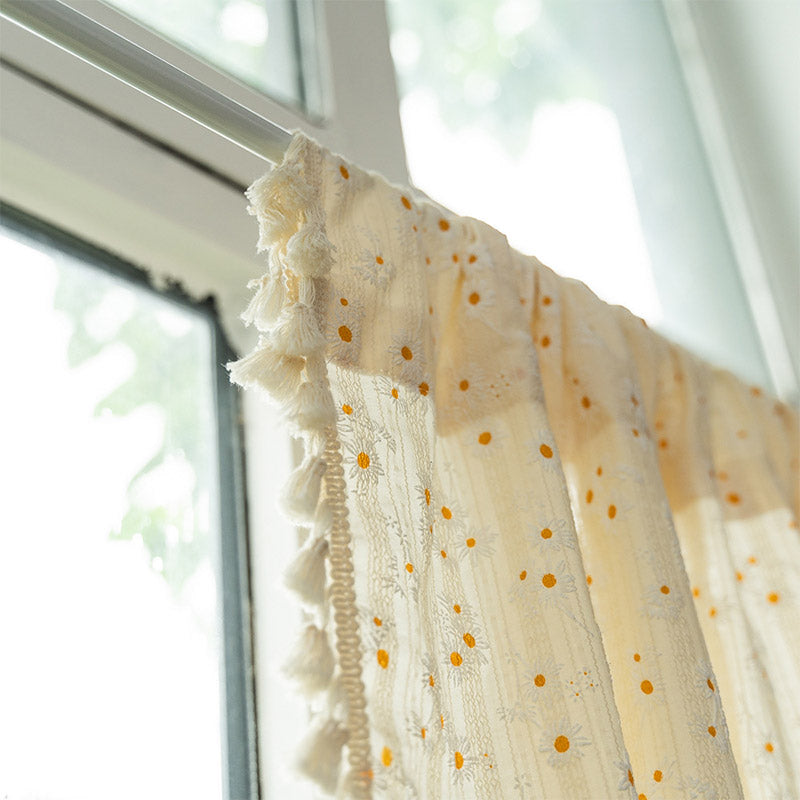 Beige Daisy Pattern Tier Curtain - image 2