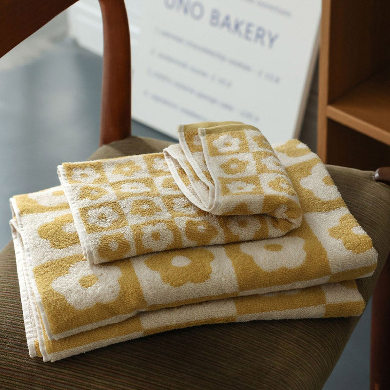 Plaid Flower Breathable Cotton Towel - Yellow - 70cm x 140cm - image 4