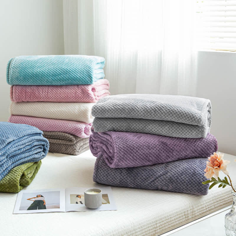Modern Lightweight Soft Throw Blanket - image 0